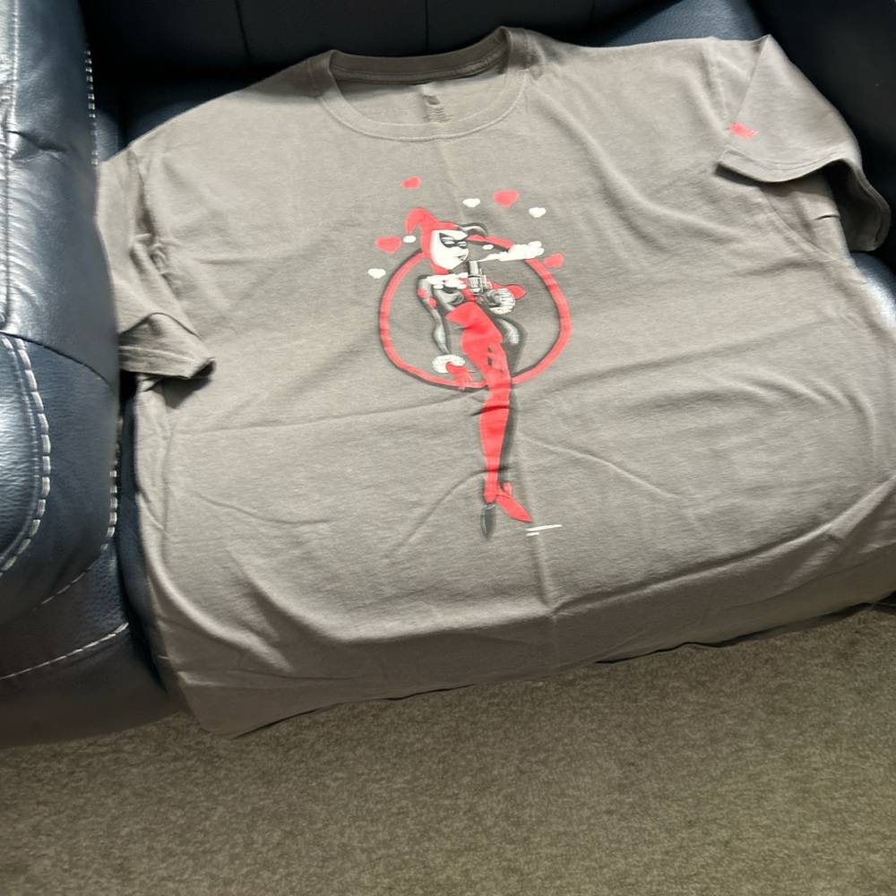 Men's Gray Short-Sleeve Graphic Tee with Red Character Print